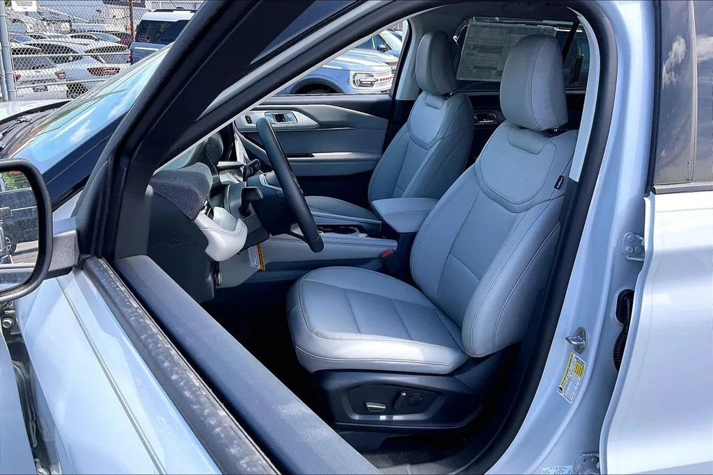 New 2026 Space White Metallic Ford Active image 24