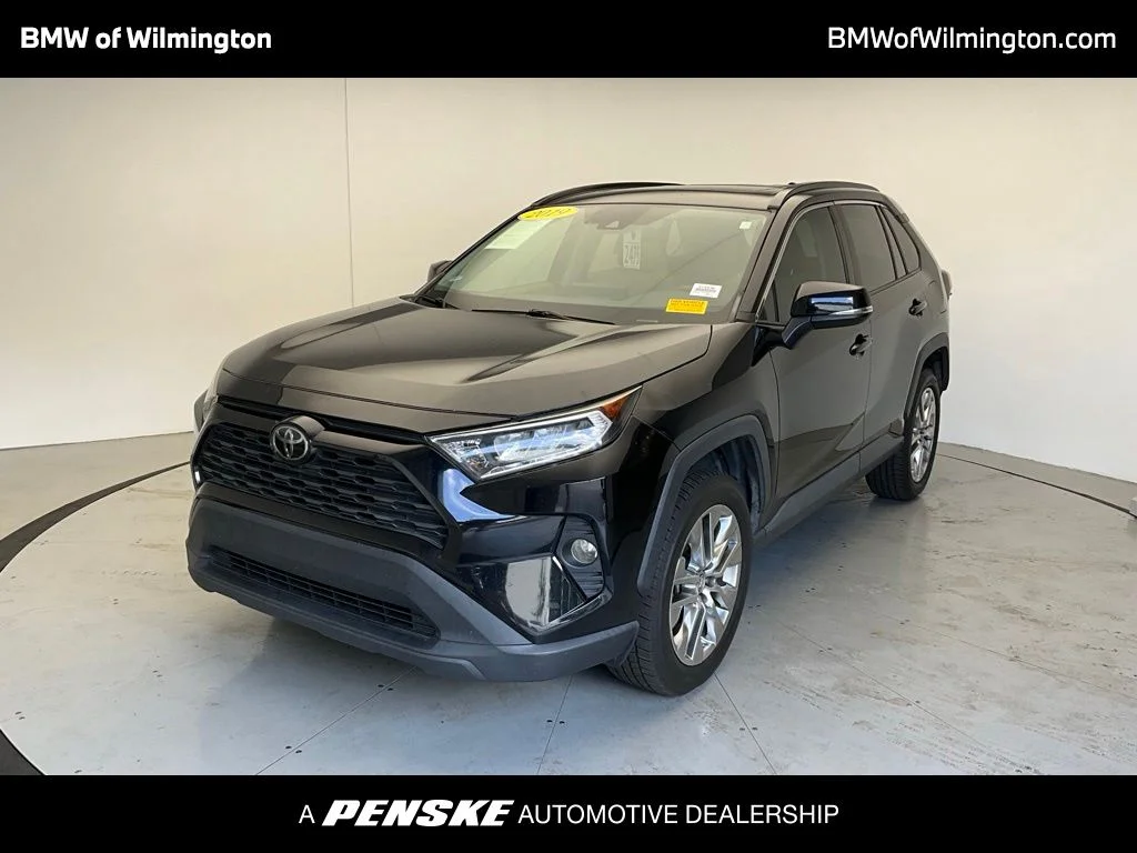 Used 2019 Black Toyota XLE Premium image 1