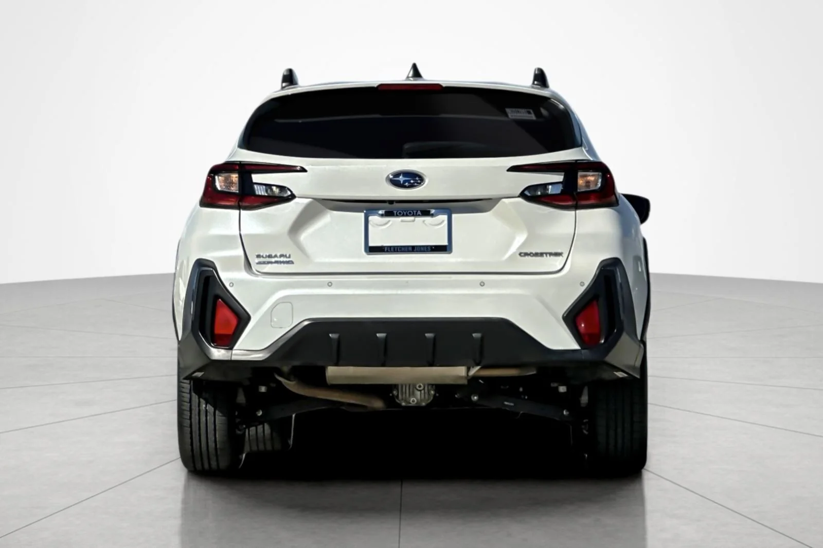 Used 2024 Crystal White Pearl Subaru Limited image 4