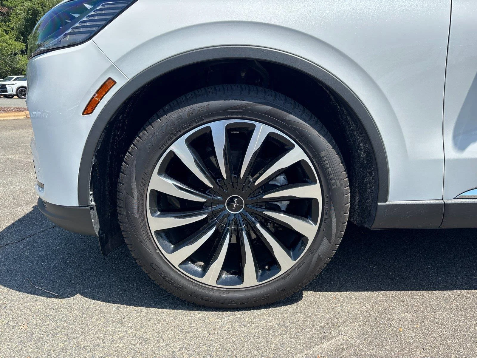 Used 2025 Pristine White Metallic Tri-Coat Lincoln Premiere image 10