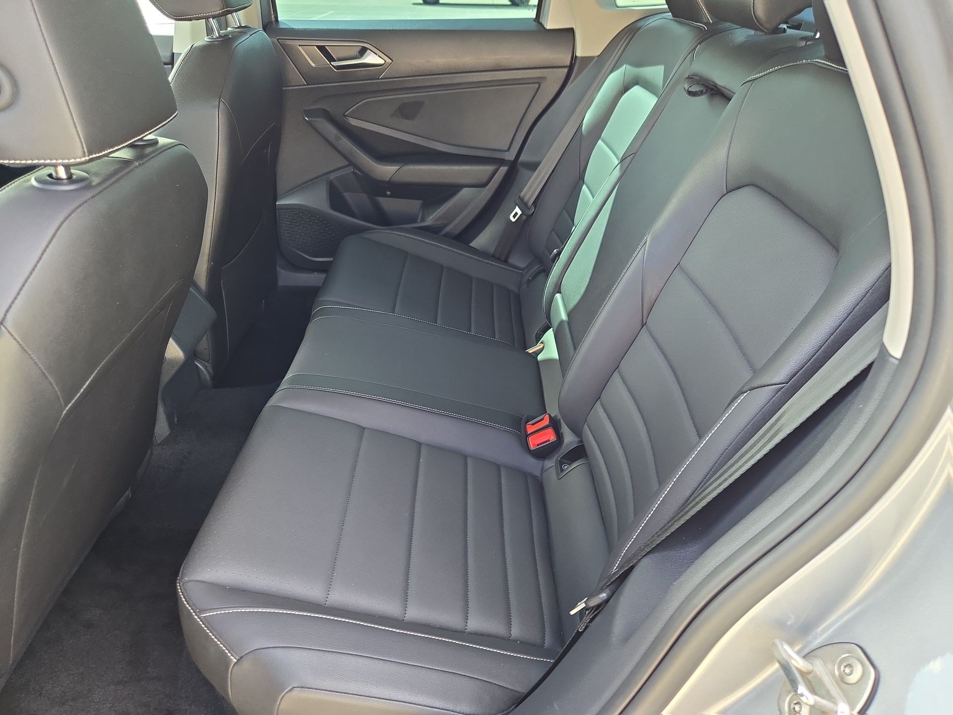 Used 2024 Silver Volkswagen SE image 26