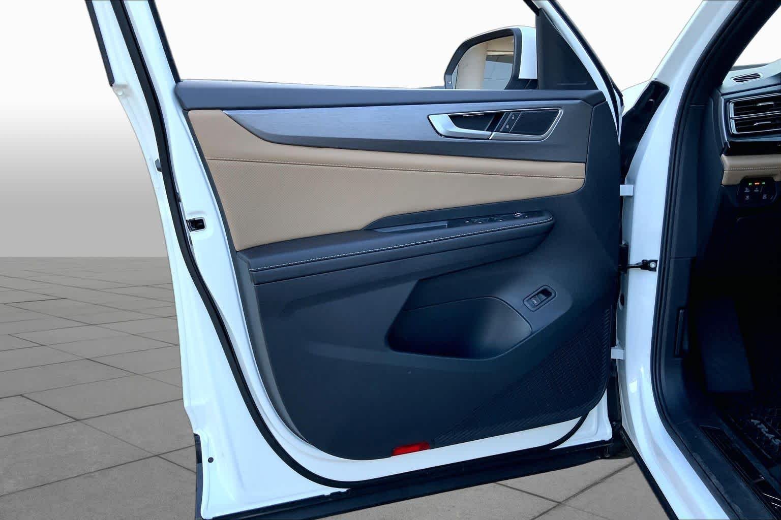 New 2026 Opal White Pear Volkswagen 2.0T SE w/Technology image 10