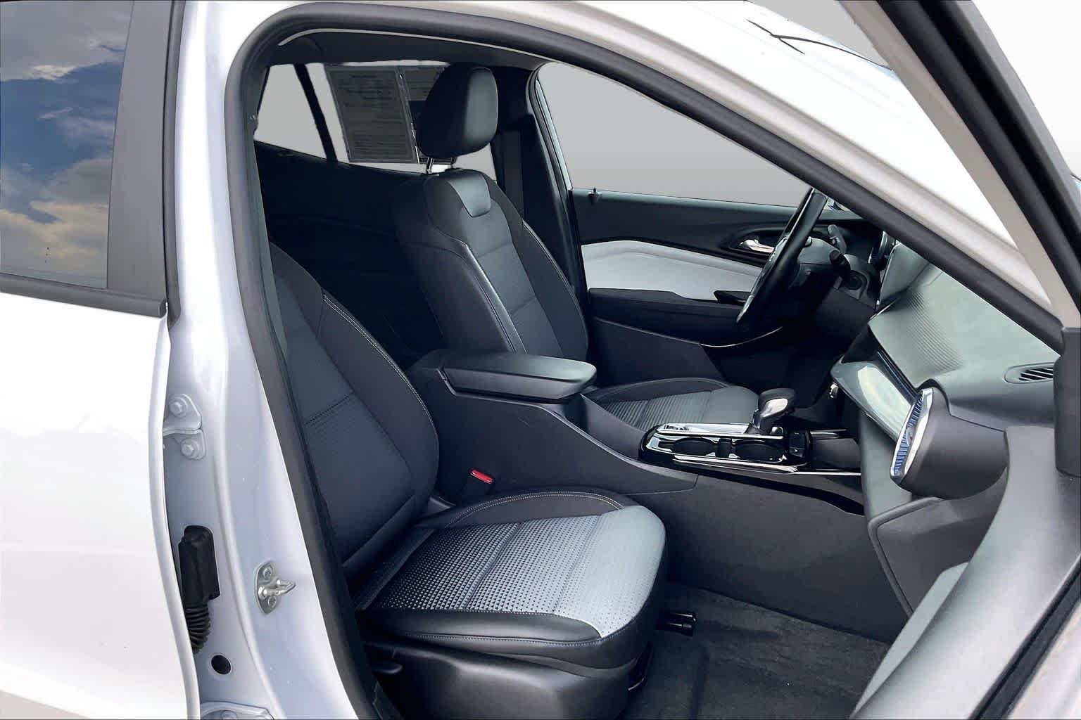 2025 Chevrolet Trax LT - Photo 9
