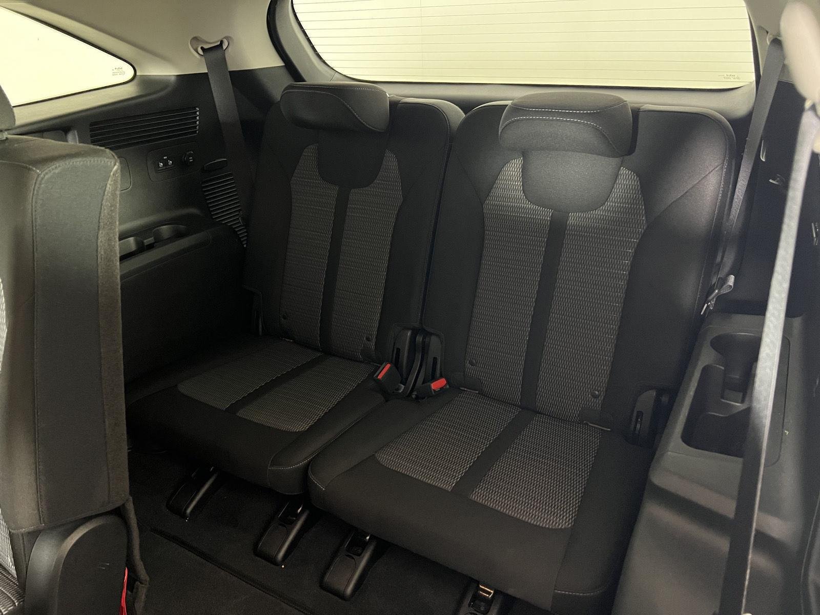Used 2023 Glacial White Pearl Kia LX image 21
