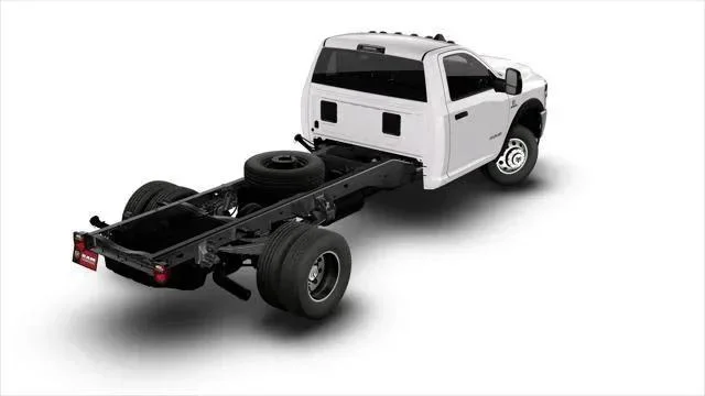 2026 RAM 3500 Chassis Big Horn - Photo 2