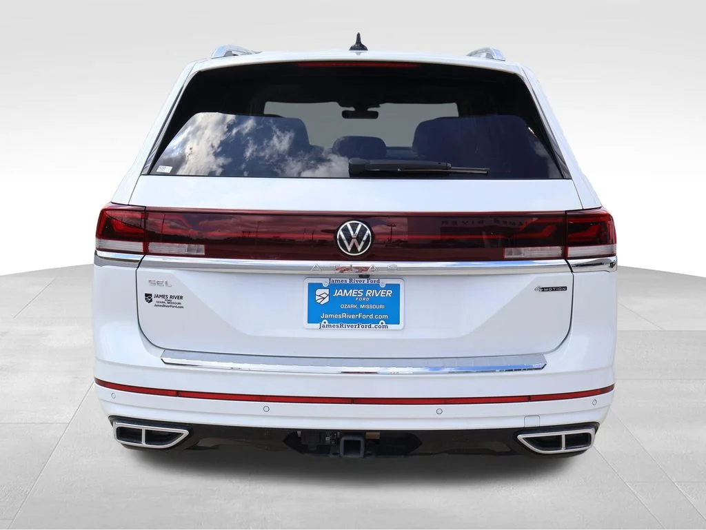Used 2024  Volkswagen 2.0T SEL Premium R-Line image 4