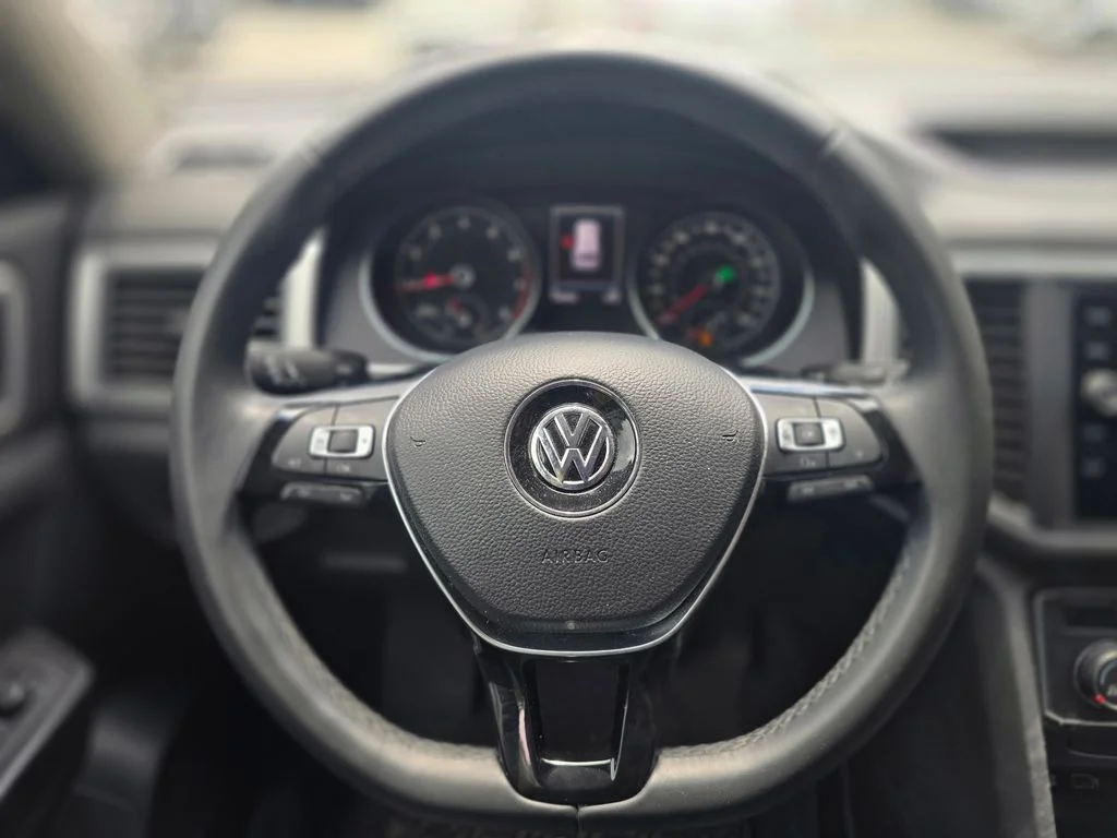 Used 2018 White Volkswagen 3.6L V6 SE image 14