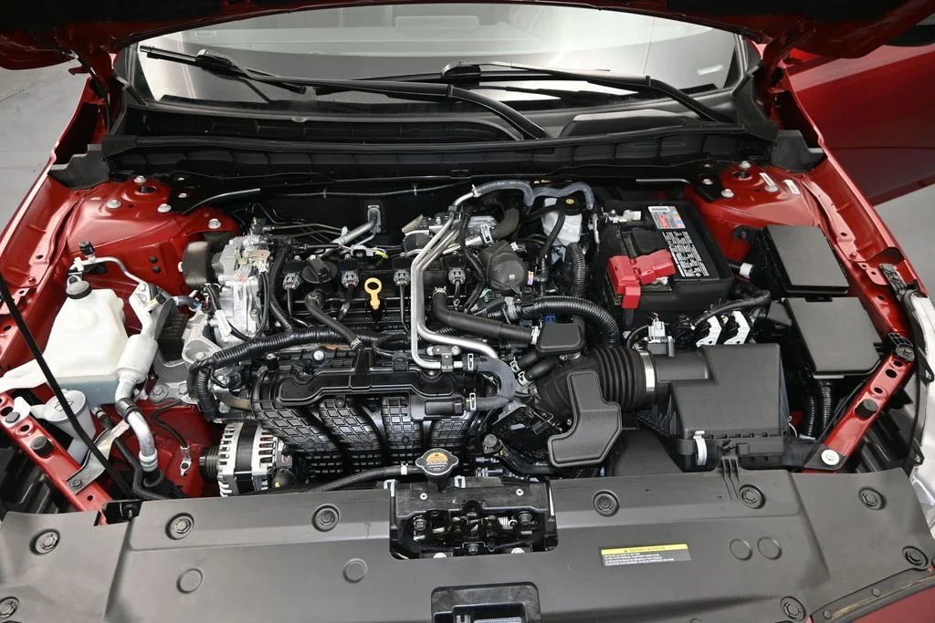 Used 2025 Red Nissan 2.5 SR image 27