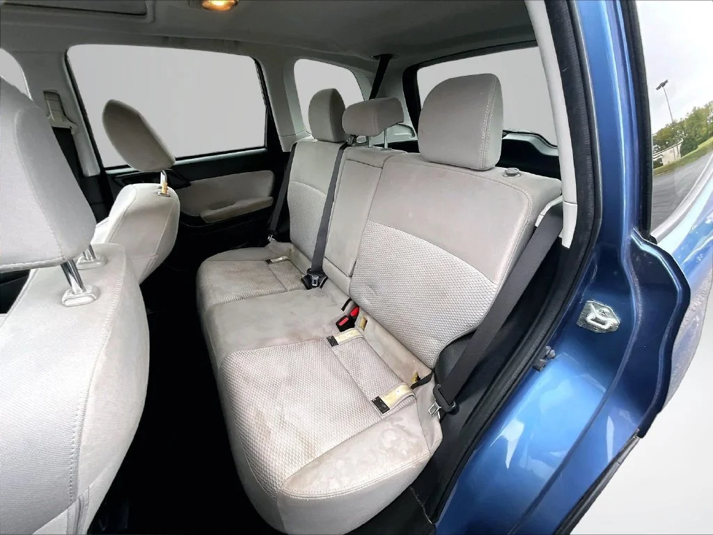 Used 2015 Blue Subaru 2.5i Premium image 25