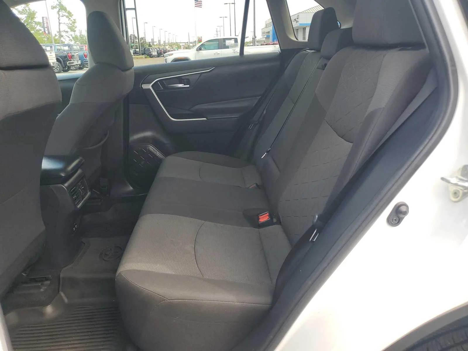 Used 2020 Super White White Toyota XLE image 21