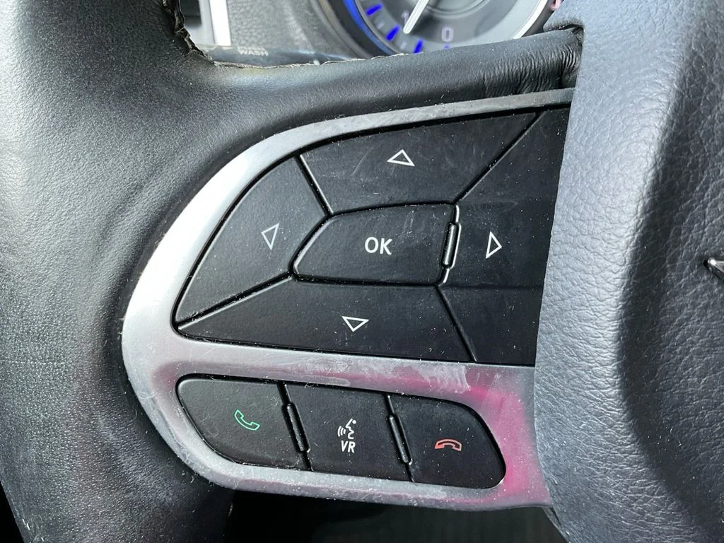 Used 2018 Gray Chrysler Limited image 36