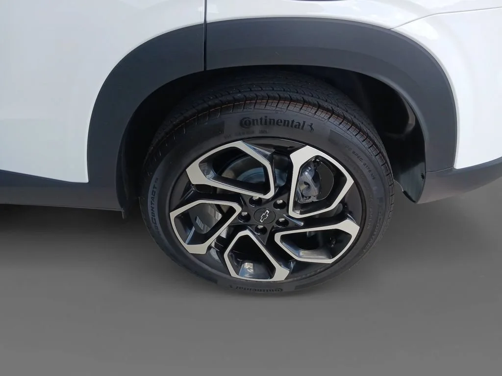 Used 2026 Summit White Chevrolet 2RS image 8