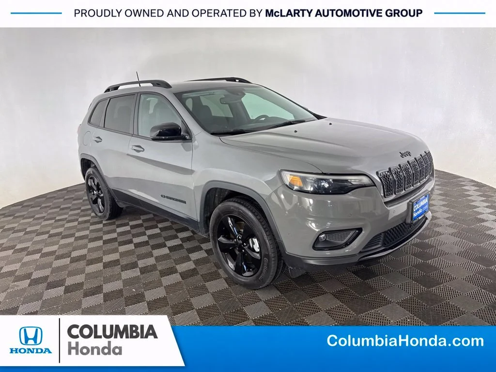 Used 2023 Gray Jeep Altitude image 1