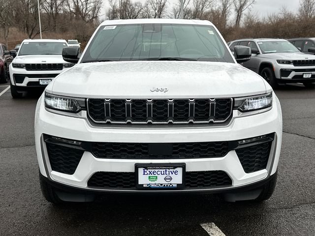 New 2026 Bright White Clear-Coat Exterior Paint Jeep Limited image 6