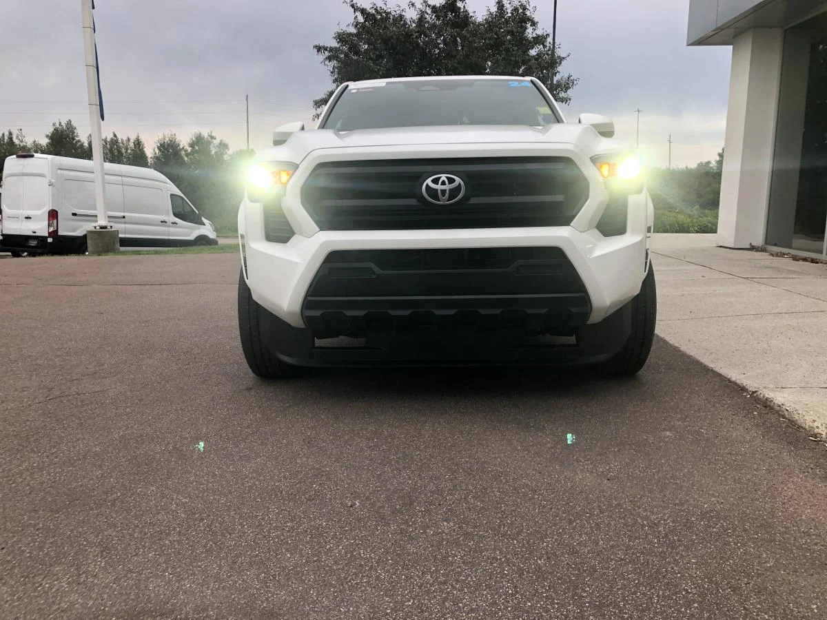 Used 2024 White Toyota 4x4 Double Cab Auto SB TRD Sport image 4