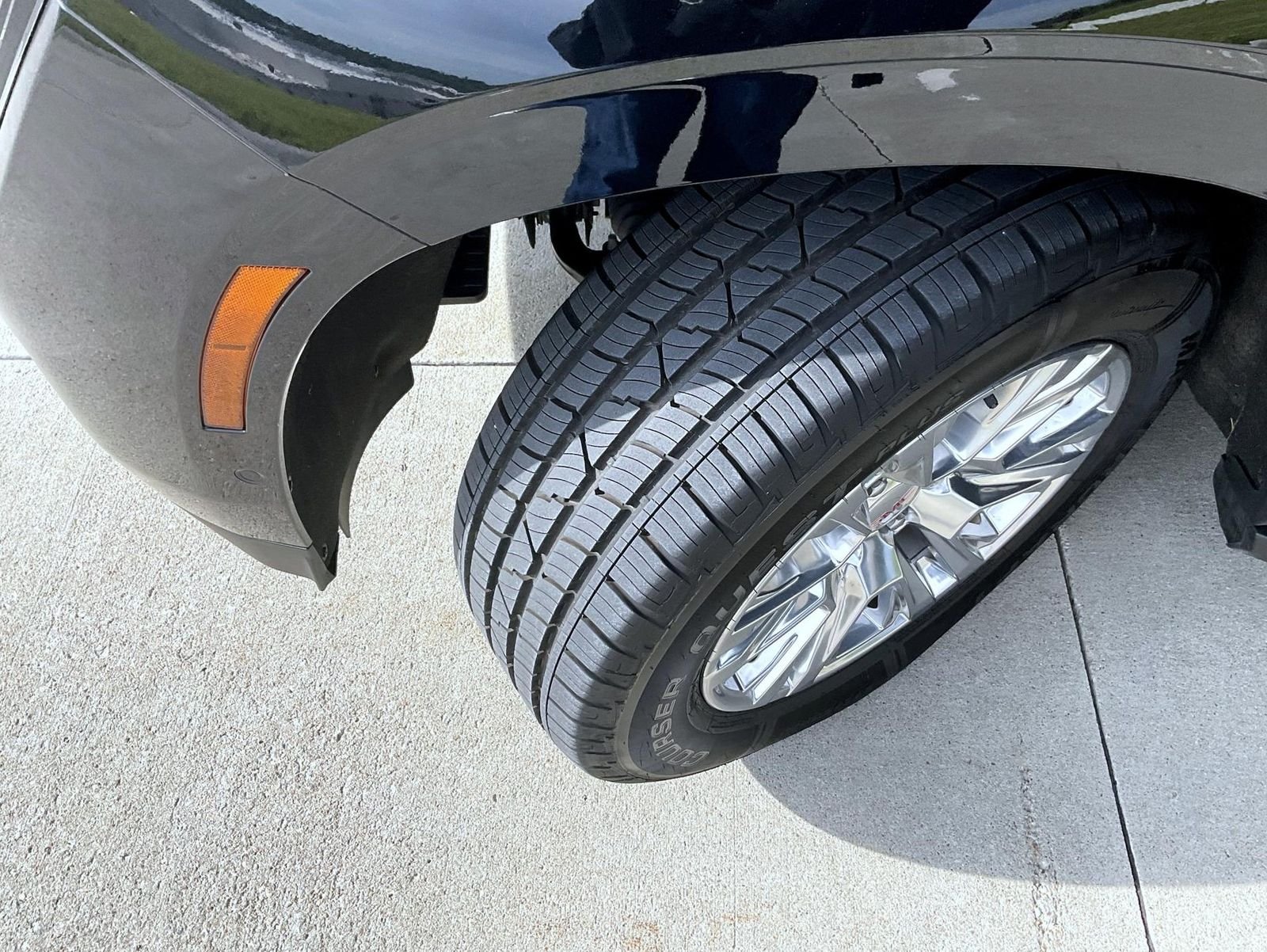 Used 2025 Black GMC Denali image 25