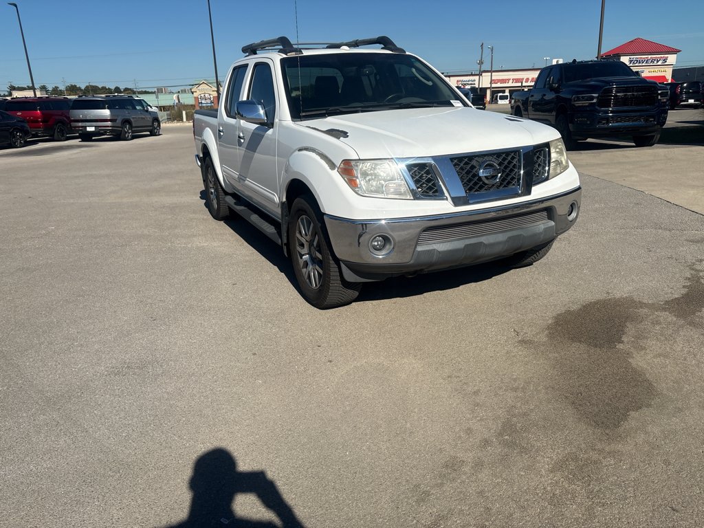 Used 2011 Avalanche Nissan SL image 1