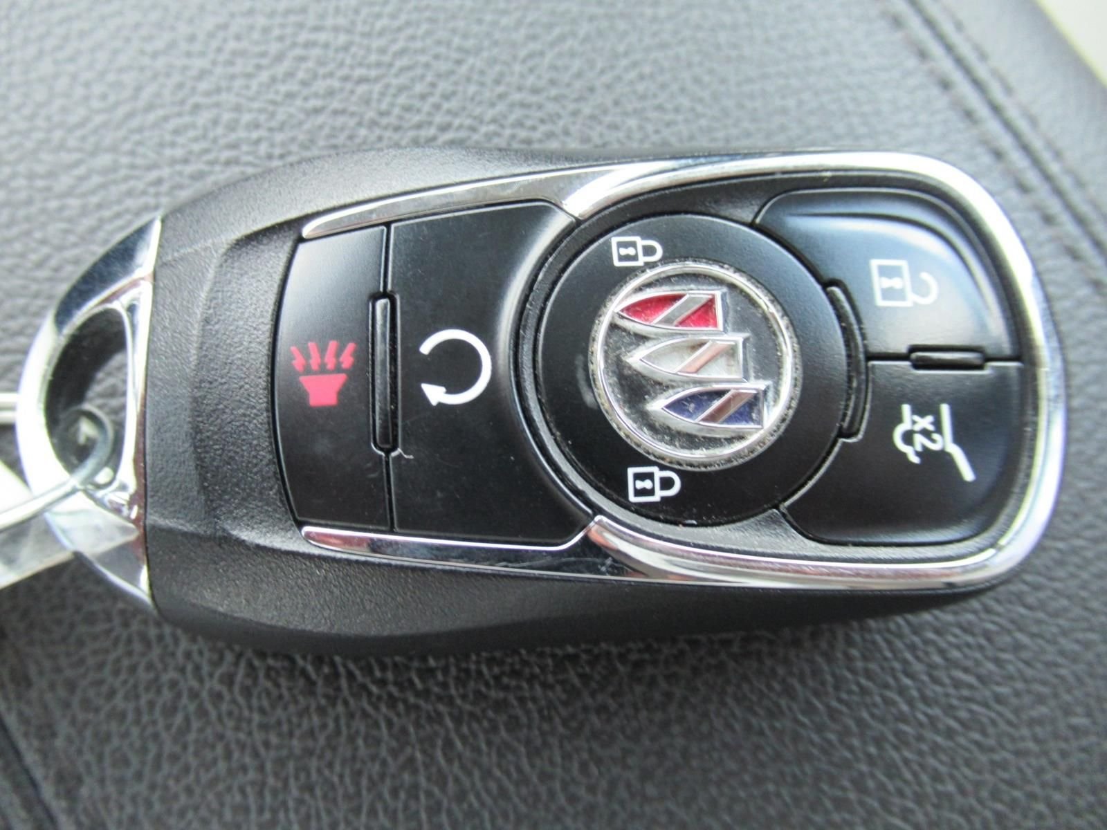 Used 2023 Gray Buick Select image 33