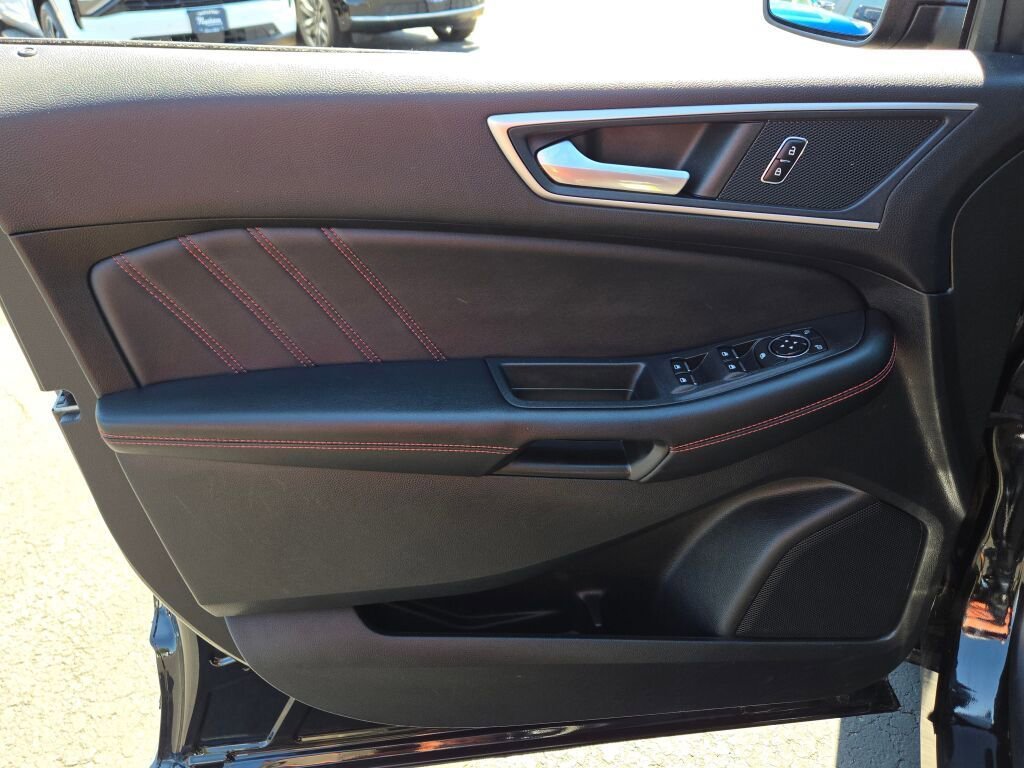 Used 2023 Black Ford SEL image 21