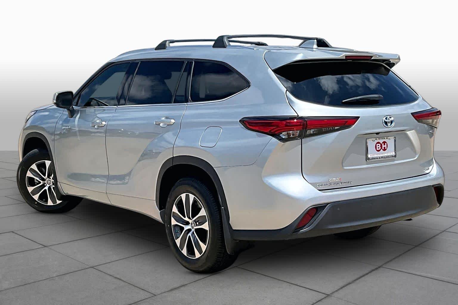 Used 2021 Celestial Silver Metallic Toyota Hybrid XLE image 12