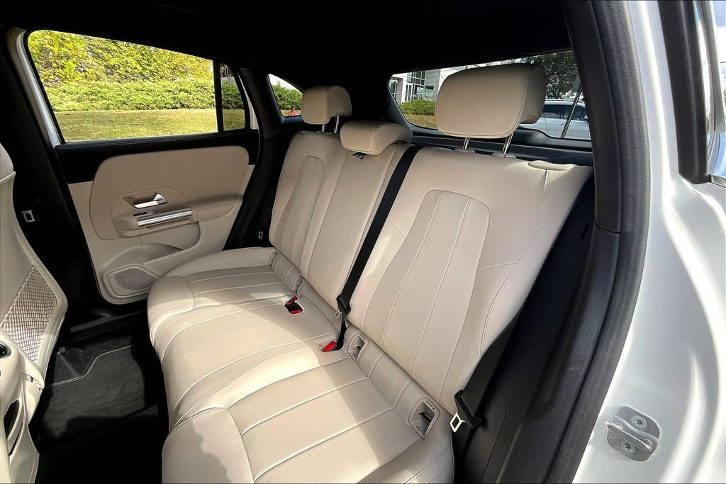 Certified Used 2025 White Mercedes-Benz GLA 250 image 28