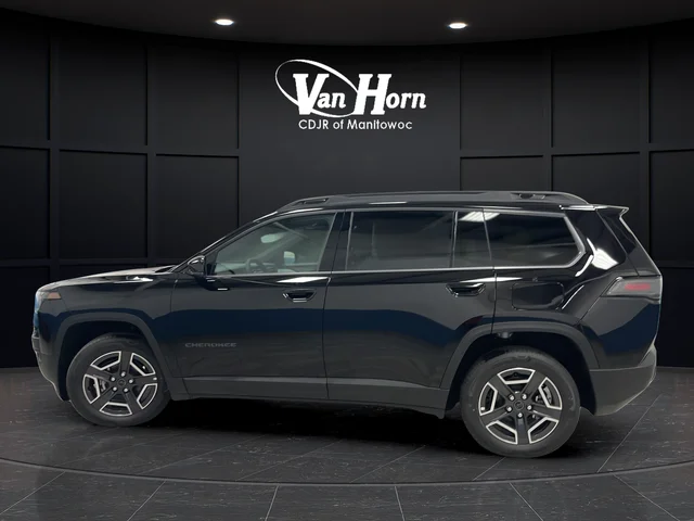 New 2026 Diamond Black Crystal Pearl-Coat Exterior Paint Jeep Limited image 4