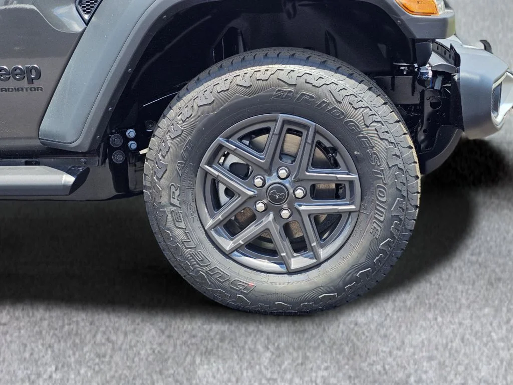 New 2026 Granite Crystal Metallic Clear-Coat Exterior Paint Jeep Sport S image 6