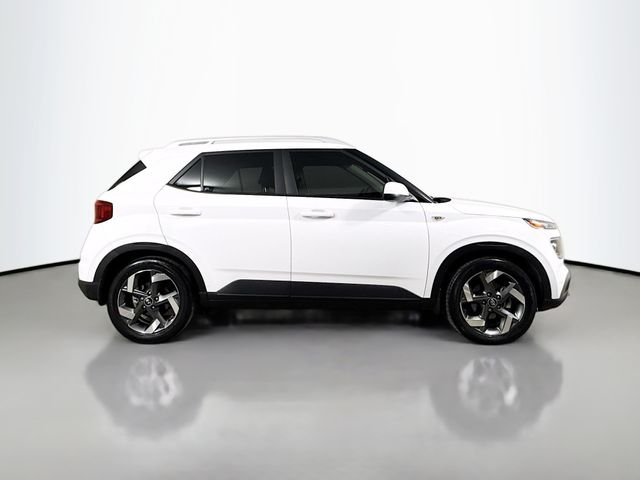 Used 2022 White Hyundai SEL image 4