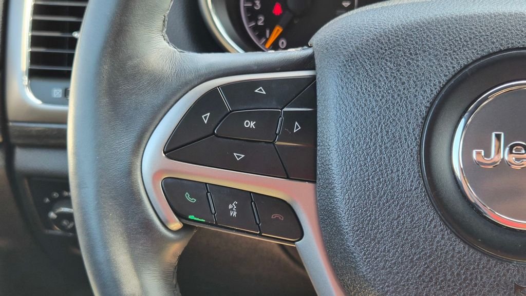 Certified Used 2018 Silver Jeep Altitude image 25