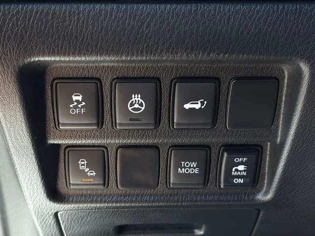 Used 2018 Silver Nissan Platinum image 36