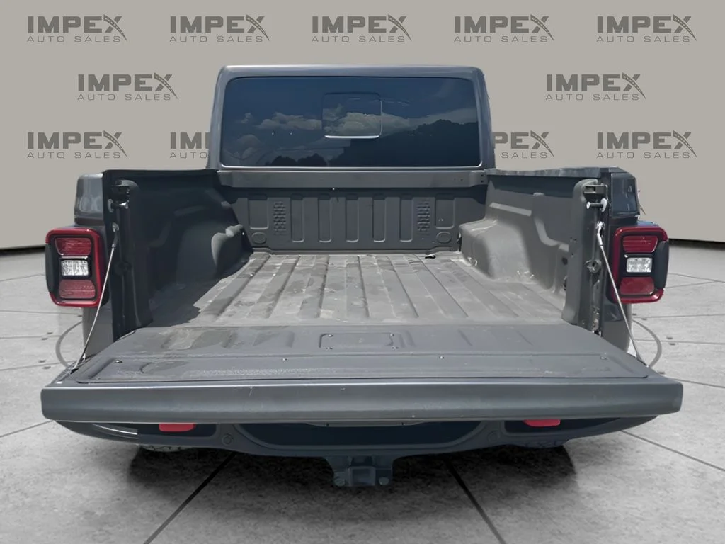 Used 2024 Gray Jeep Rubicon image 29