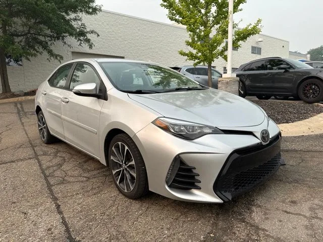 Used 2019 Silver Toyota SE image 16