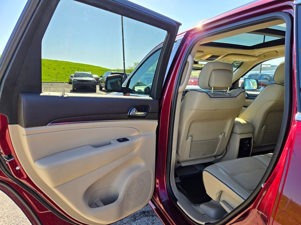 Used 2019 Red Jeep Overland image 30