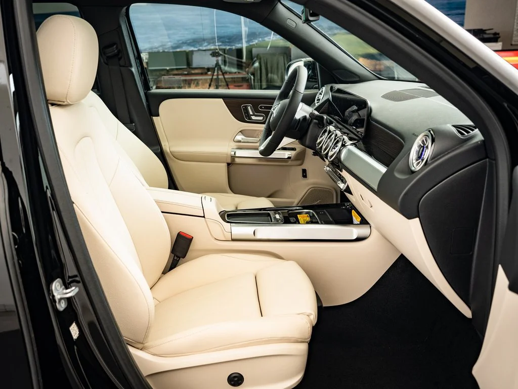 Used 2025 Night Black Mercedes-Benz GLB 250 image 23