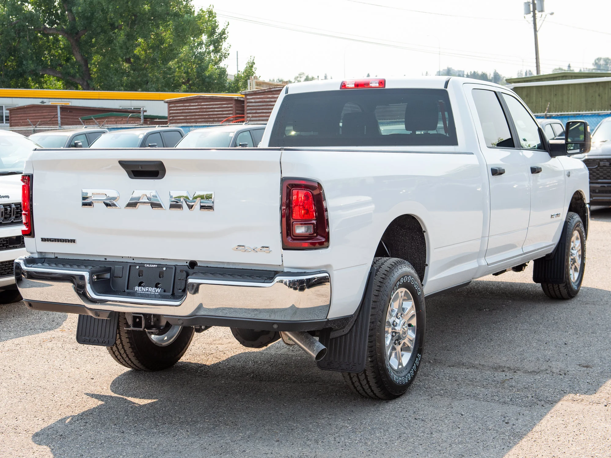 New 2027 White RAM Big Horn* Crew Cab 4x4, 8