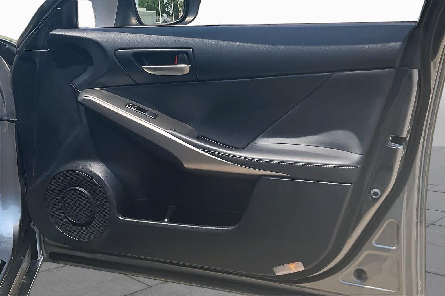 Used 2017 Atomic Silver Lexus  image 39
