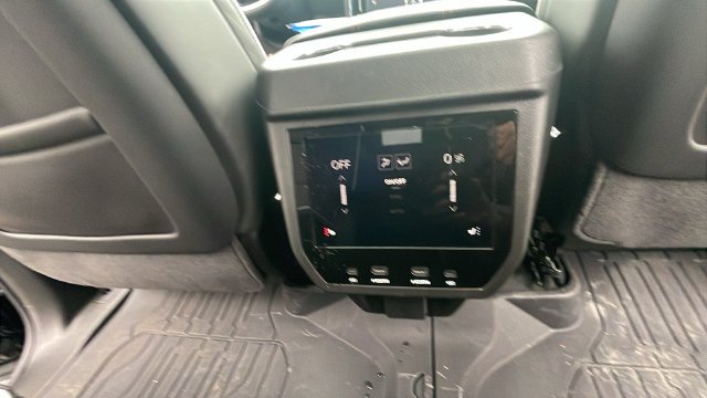 2026 GMC Yukon AT4 Ultimate - Photo 15