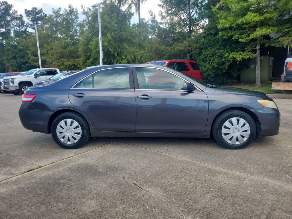 Used 2011 Gray Toyota LE image 12