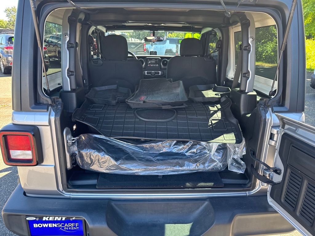 Certified Used 2020 Billet Silver Metallic Clearcoat Jeep Sport S image 27