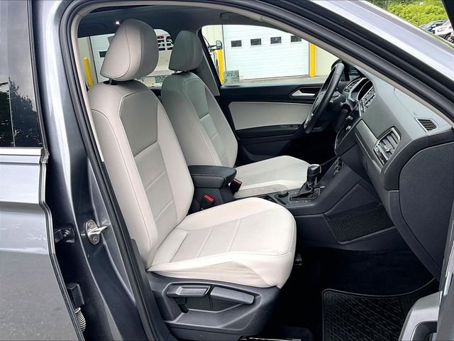 Used 2021 Gray Volkswagen 2.0T SE image 7