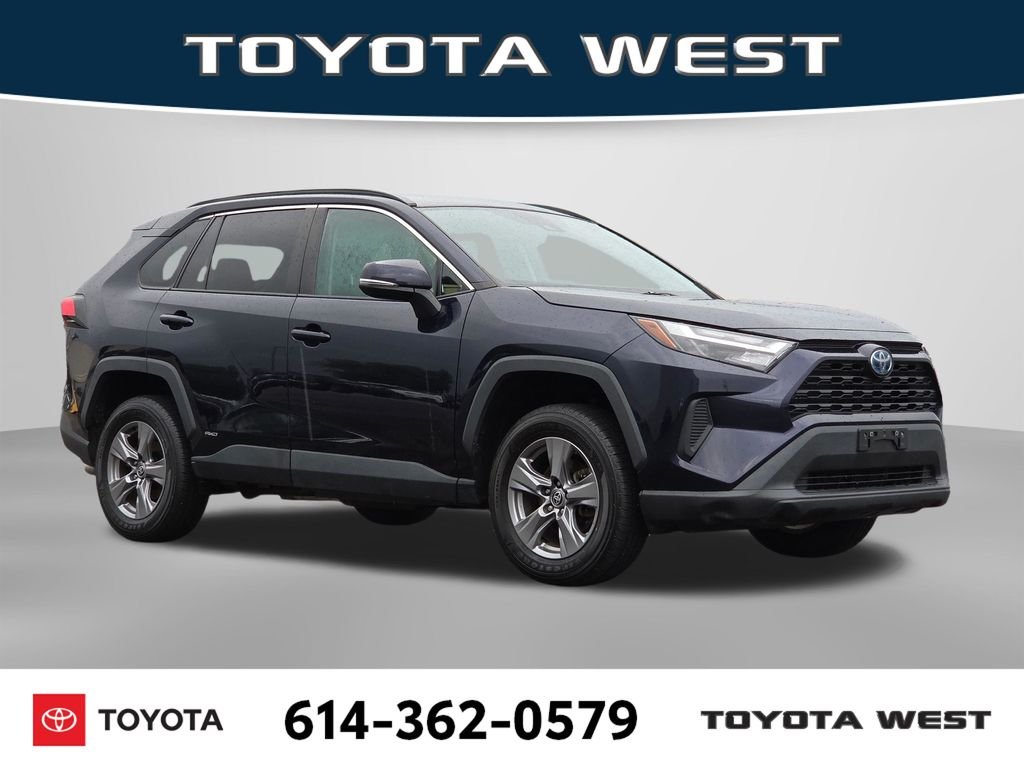 Used 2023  Toyota XLE image 3