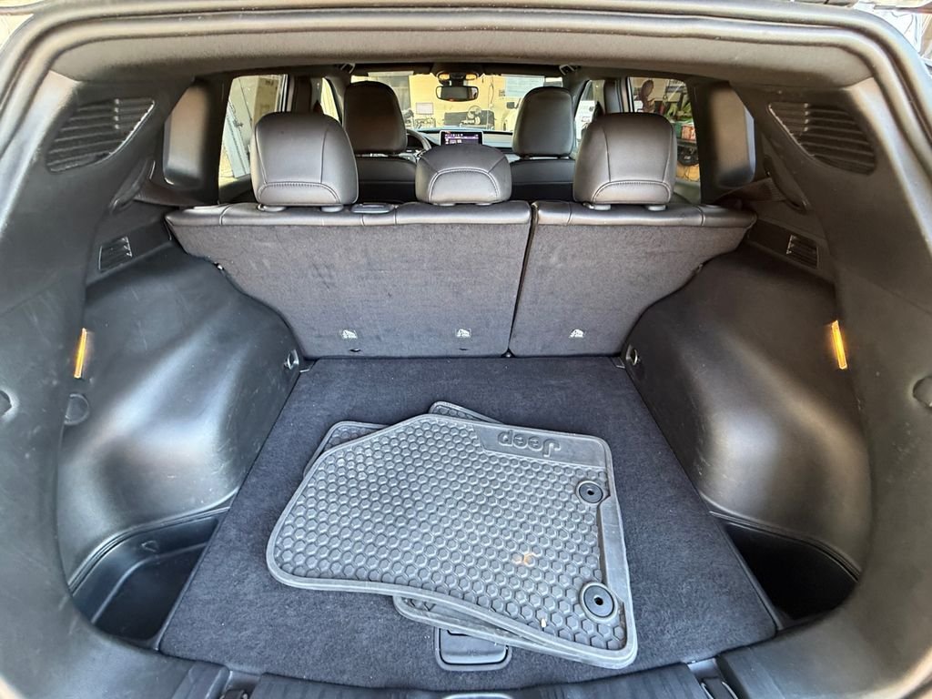 Used 2025 Silver Jeep Trailhawk image 19
