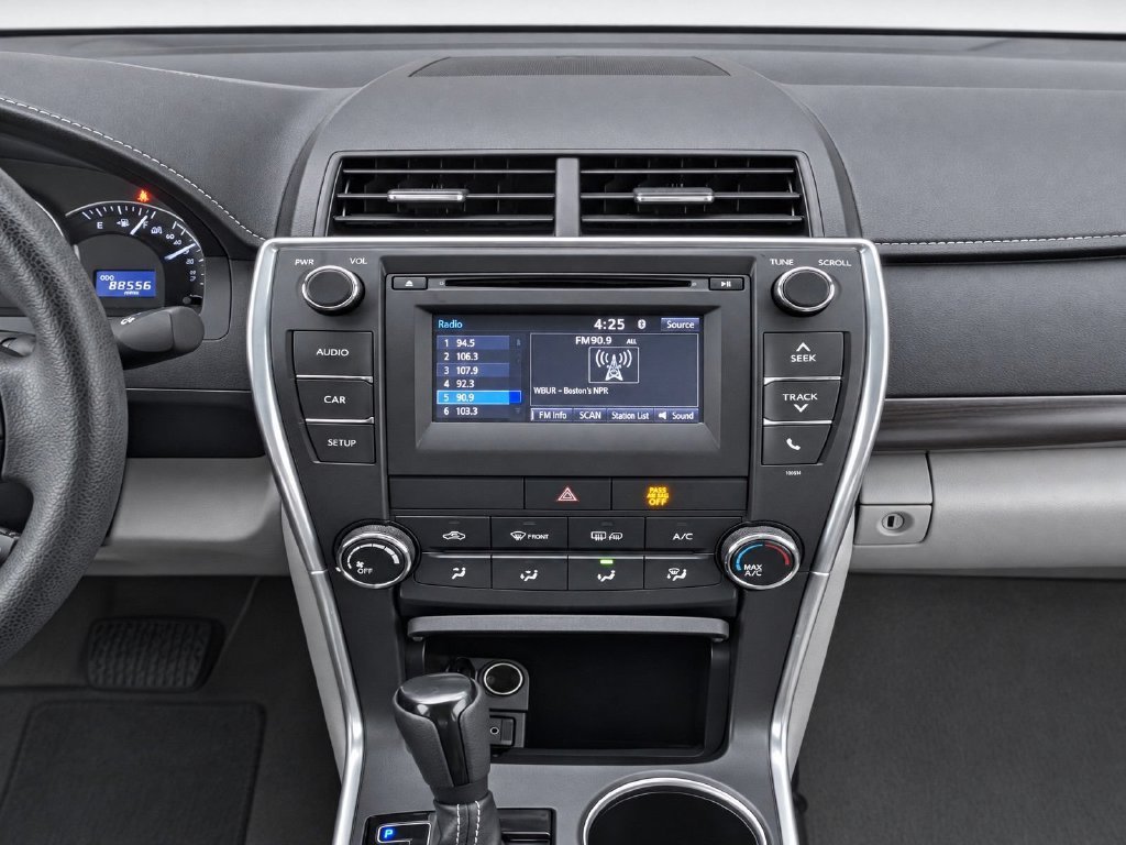 Used 2015 Gray Toyota LE image 15