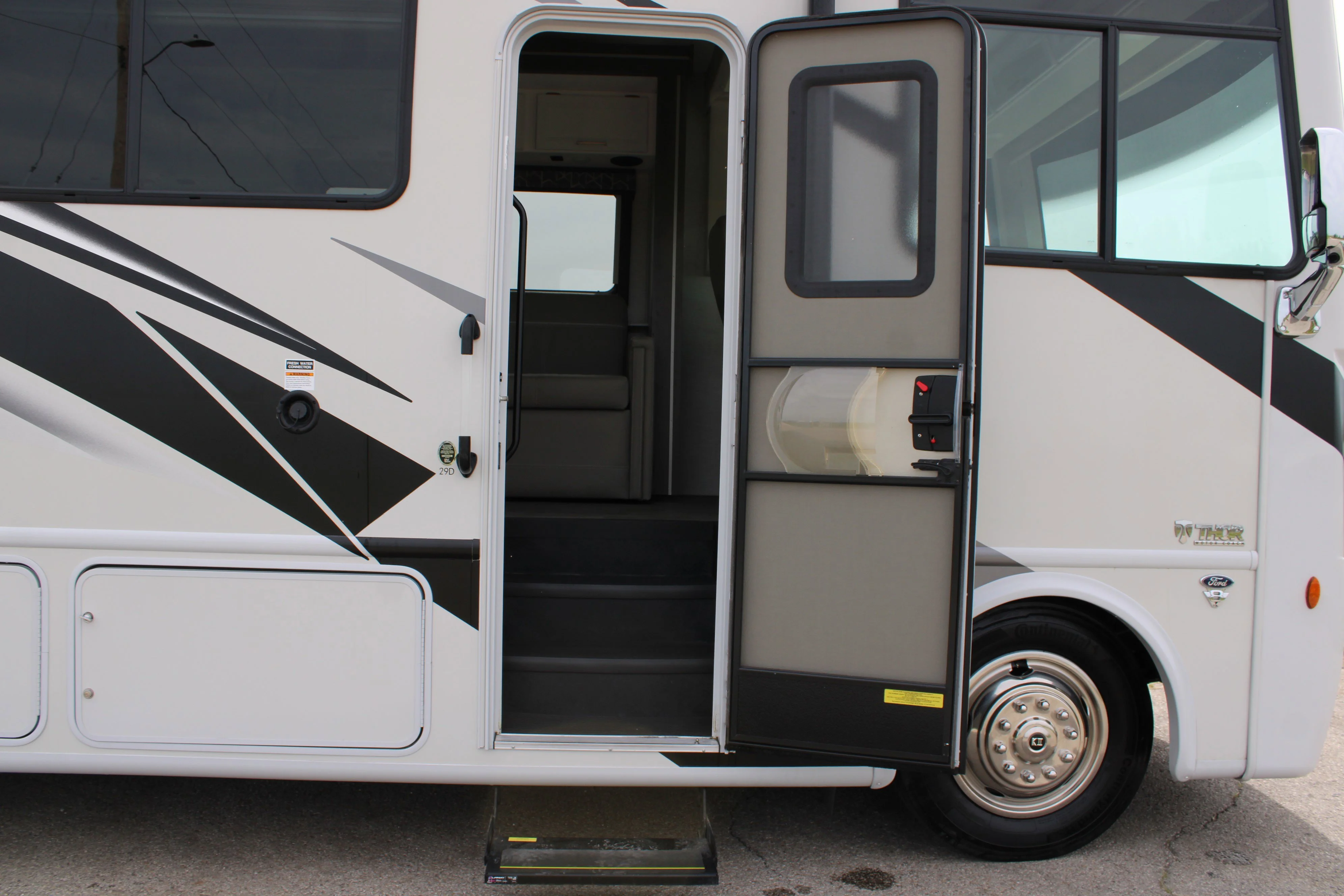Used 2023 White Ford  image 10