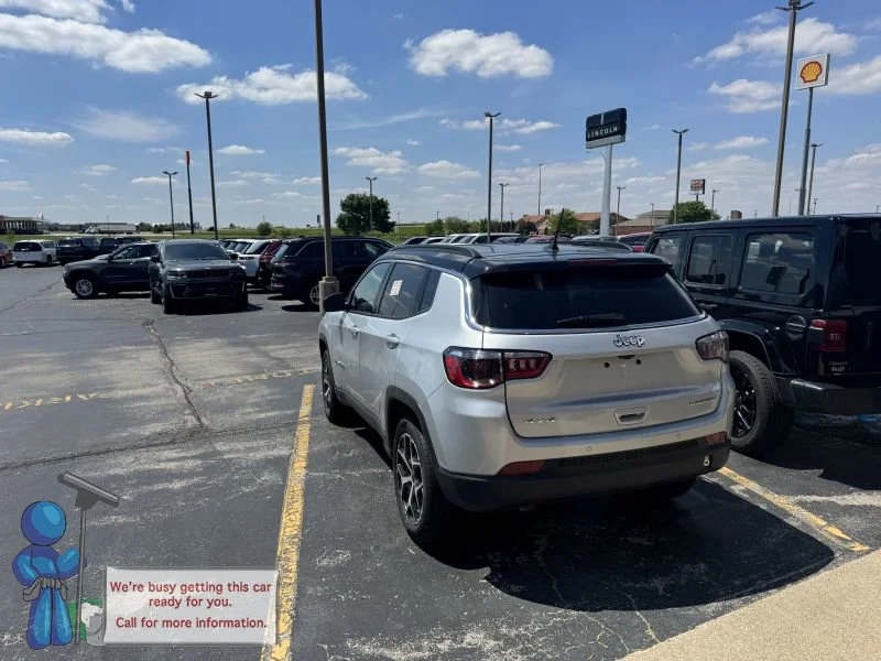 Used 2025 Silver Zynith Metallic Clearcoat Jeep Limited image 3