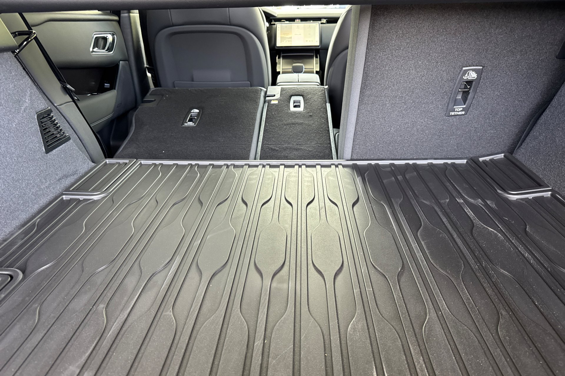 New 2026 Carpathian Grey Land Rover Belgravia Edition image 17