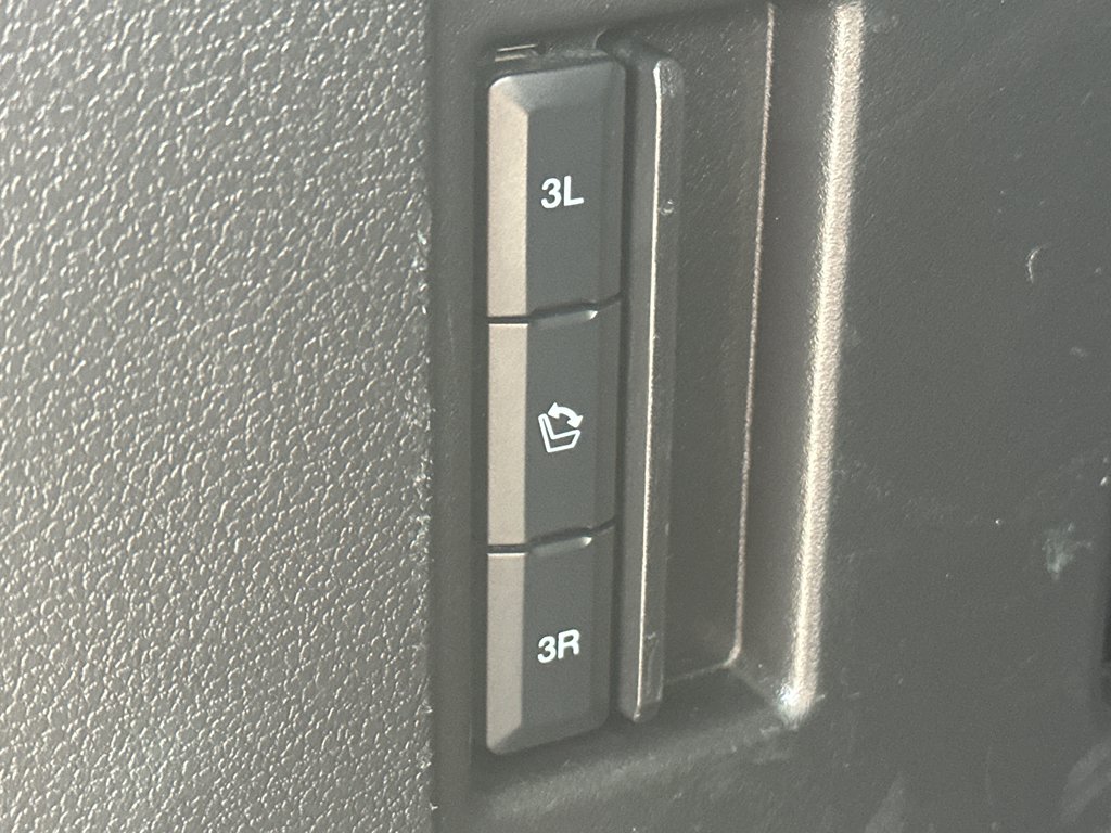 Used 2018 Shadow Black Ford XLT image 30