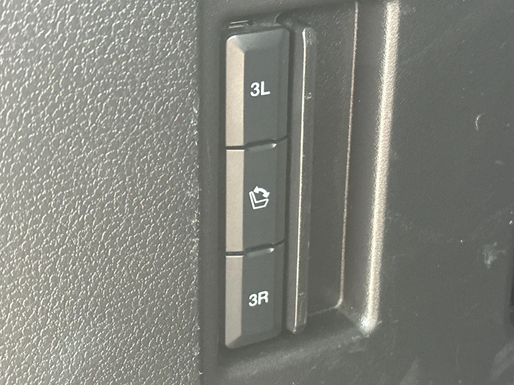 Used 2018 Shadow Black Ford XLT image 30