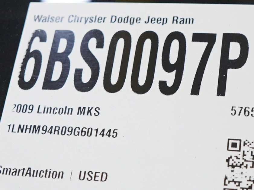 Used 2009 Sangria Red Clearcoat Metallic Lincoln  image 29