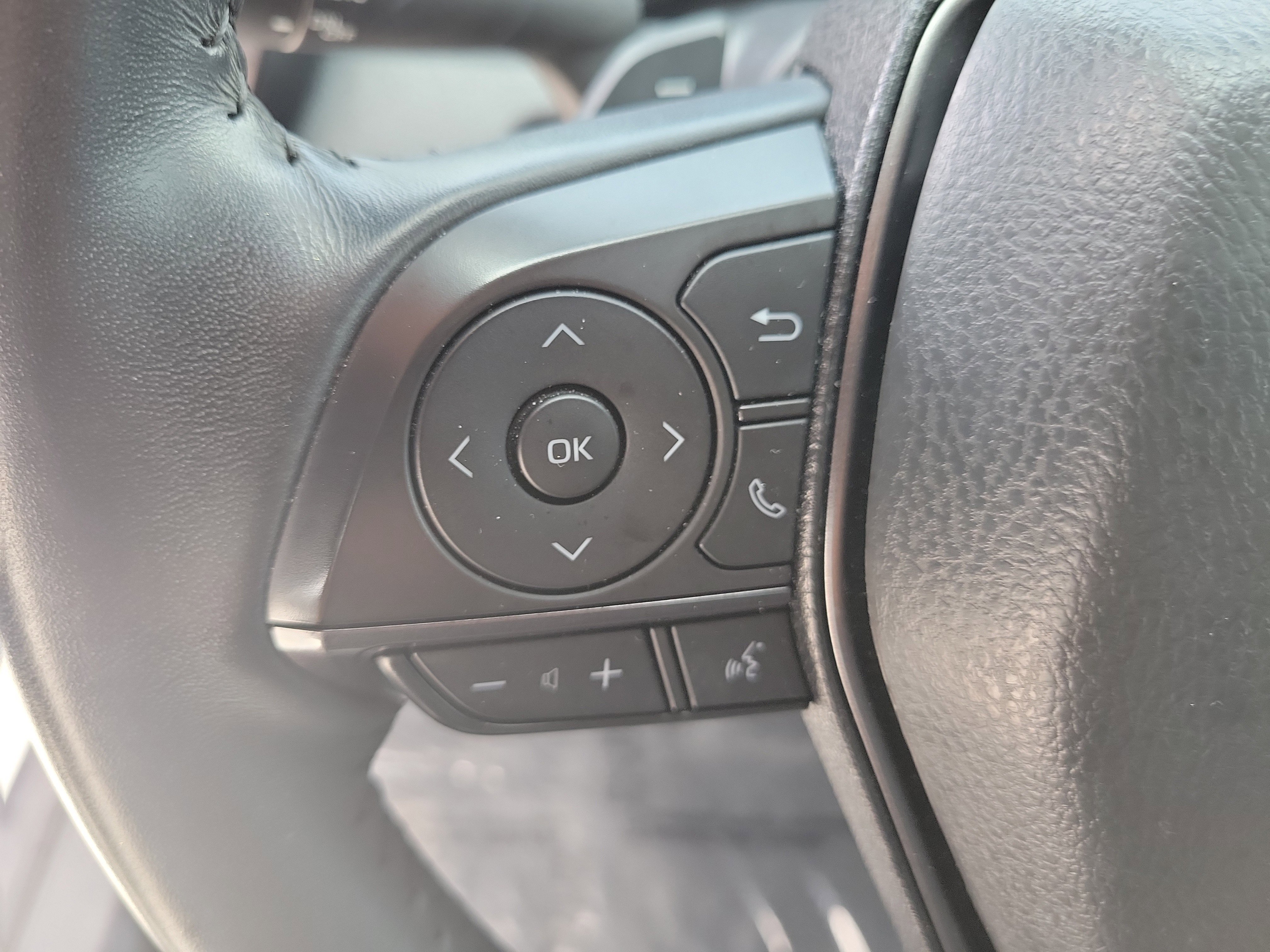 Used 2024 Ice Toyota SE image 26